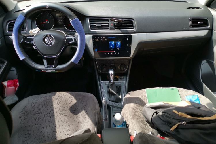 Used Volkswagen Gran Lavida 2015 1.6L Automatic Comfort Edition Center Console