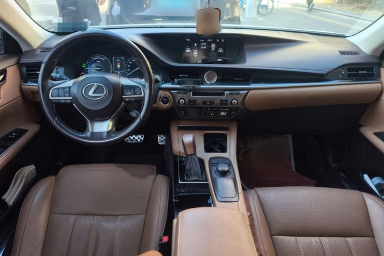 Used Lexus ES 2015 300h Comfort Edition
