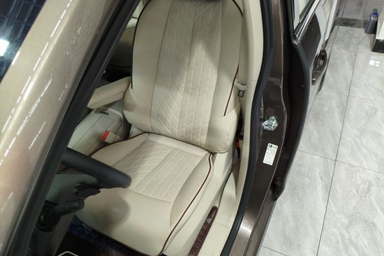 Used Buick GL8 2023 Land Executive Class Comfort Model
