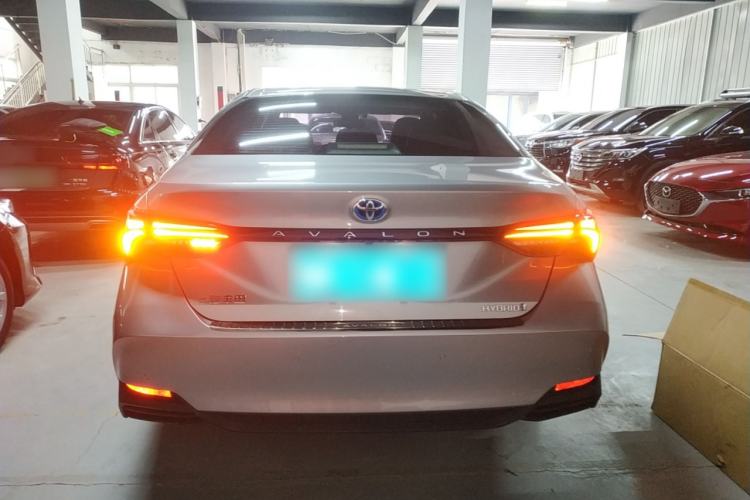 Used Toyota Avalon 2019 Dual-Engine 2.5L Luxury Edition China VI Standard