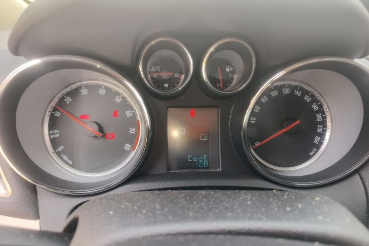 Used Buick Encore 2015 1.4T Automatic Two-Wheel Drive Urban Leading Model Instrument Cluster