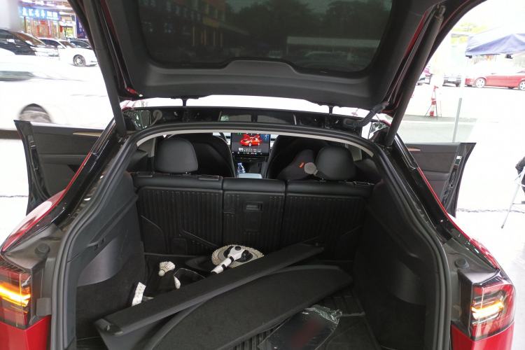 Used Tesla Model Y 2023 Long-Range All-Wheel-Drive Version
