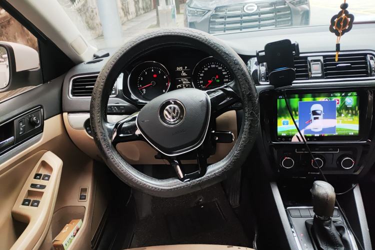 Used Volkswagen Sagitar 2015 1.6L Automatic Comfort Model
