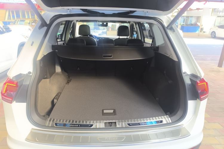 Used Volkswagen Tiguan L 2018 380TSI Automatic All-Wheel Drive Luxury Edition Trunk