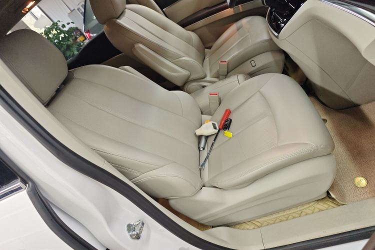 Used Buick GL8 2023 Land Executive Class Comfort Model
