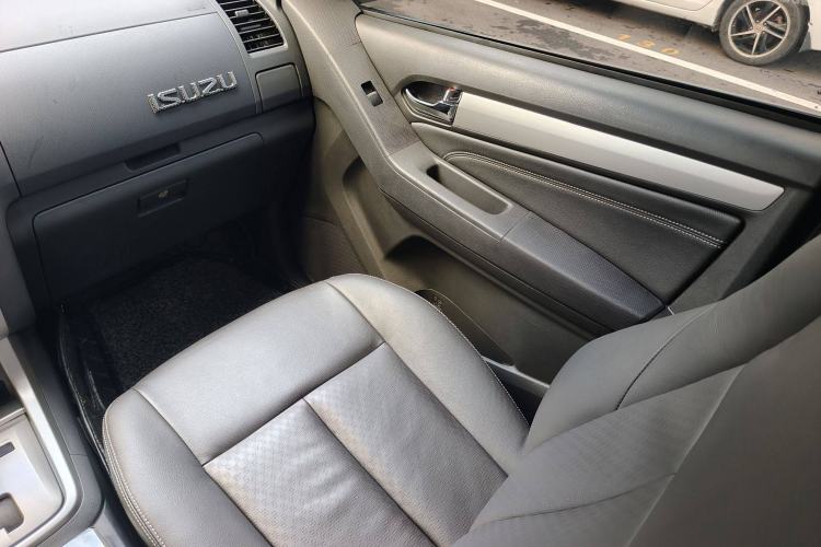 Used Isuzu mu-X 2015 3.0T 4x4 Automatic Luxury 7-Seater
