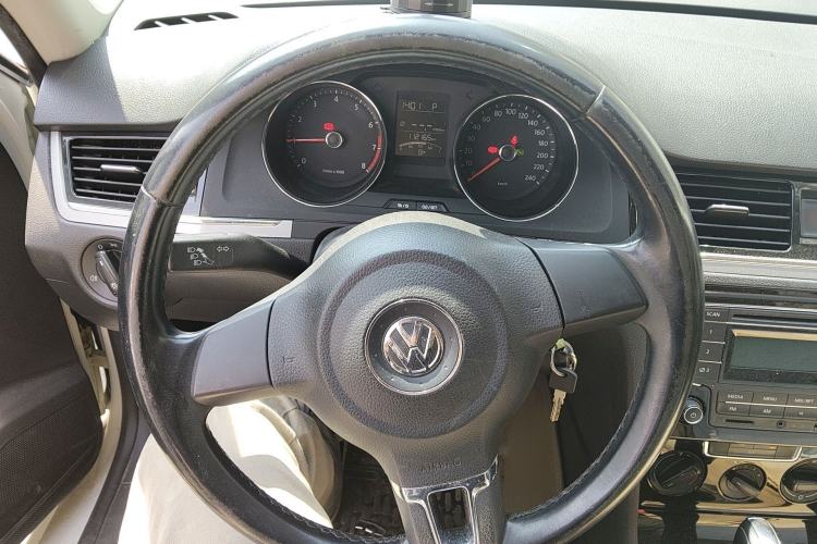 Used Volkswagen Bora 2014 1.6L Automatic Fashion Model Steering Wheel