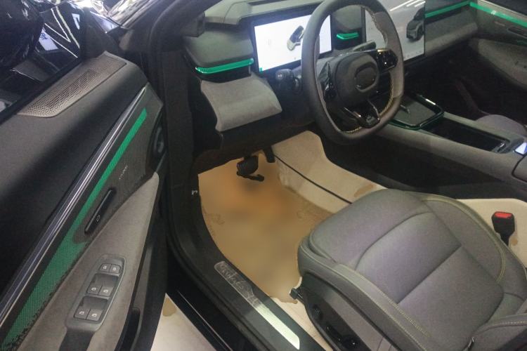 Used Lynk & Co 08 EM-P 2025 120km Long-Range Halo