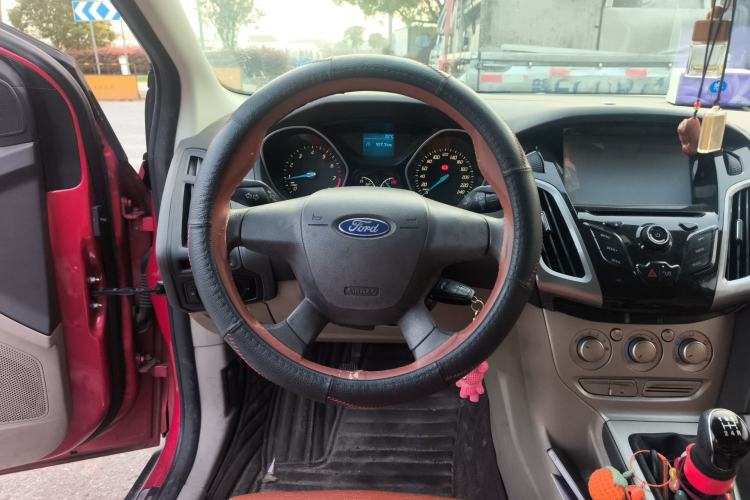 Used Ford Focus 2012 Sedan 1.6L Manual Comfort Model Steering Wheel