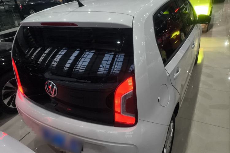 Used Volkswagen up! 2015 1.0L go high!
