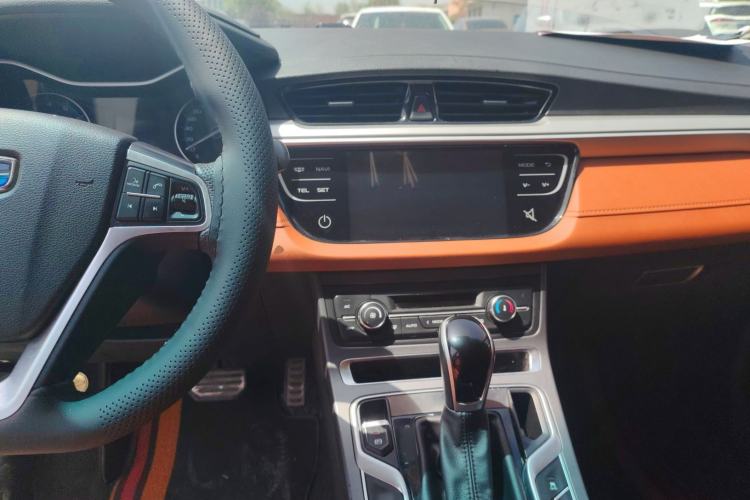 Used Geely Auto Vision S1 2018 1.5L CVT Fongchi Model Center Console