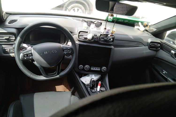 Used Lynk & Co 03 2021 2.0TD Automatic Trendy Champion Edition Center Console