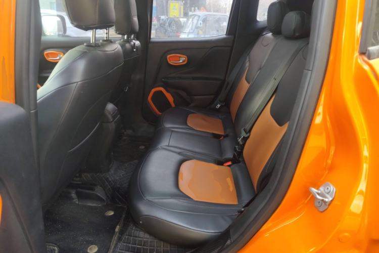 Used Jeep Renegade 2018 Connected Large Screen Version 180TS Automatic High-Energy Edition Left Rear Seat