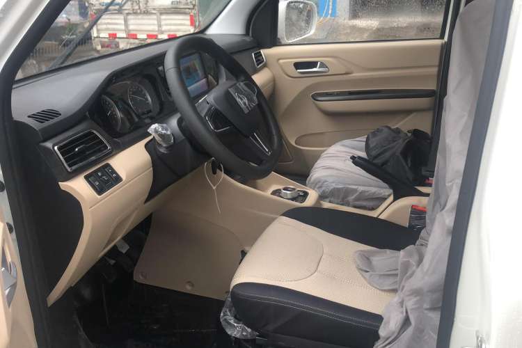 Used CHANGAN KUAYUE Xing V7 EV 2024 251 km Hatchback Luxury Version 9 Seats Interior 1