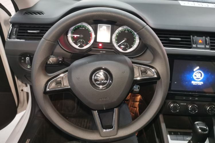 Used Skoda Octavia 2019 TSI230 DSG SmartDrive Luxury Edition China VI Steering Wheel
