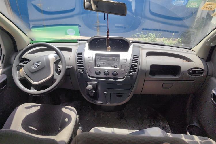 Used SAIC MAXUS Xintu V80 2014 2.5T Aotuntong Short Wheelbase Mid-Roof Model
