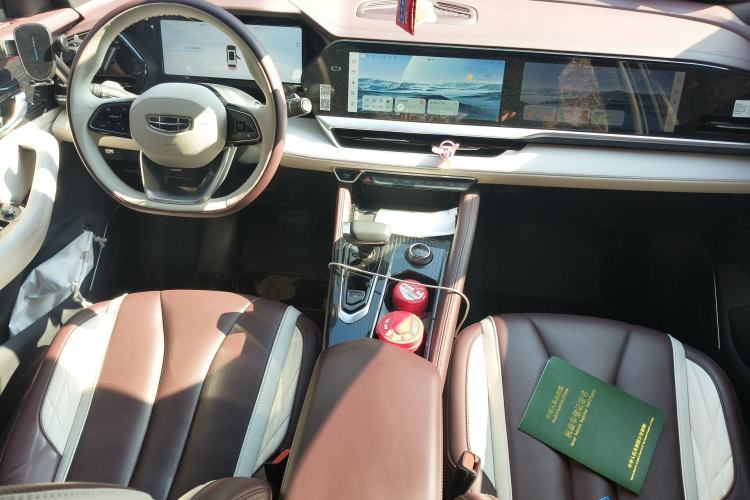 Used Geely Auto Monjaro L 2021 2.0TD High-Power Automatic All-Wheel-Drive Flagship Version Center Console