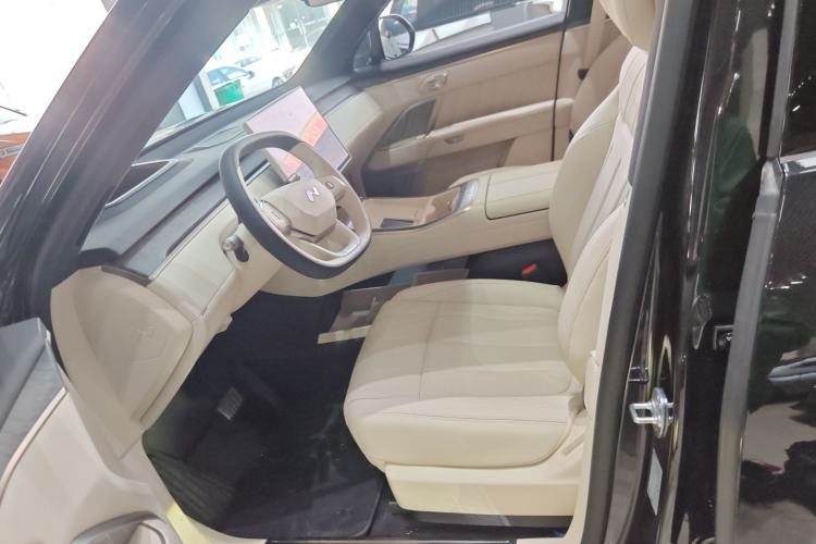 Used ONVO Luxeed L90 2025 Model—Ultra Six-Seater Version Left Front Seat