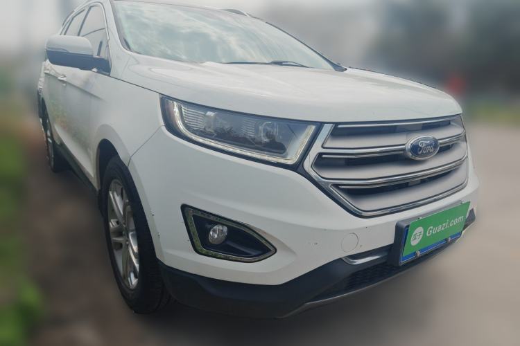 Used Ford Edge 2016 EcoBoost 245 Two-Wheel-Drive Titanium 7-Seater Front Right 45 Deg