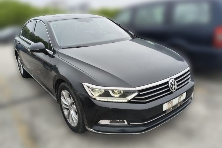 Used Volkswagen Magotan 2017 380TSI DSG Luxury Model Front Right 45 Deg