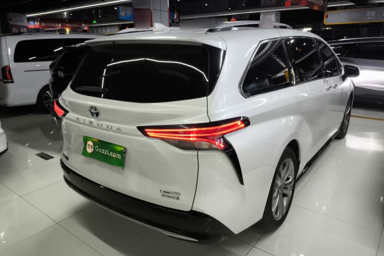 Used Toyota SIENNA 2023 2.5L Hybrid Deluxe Edition