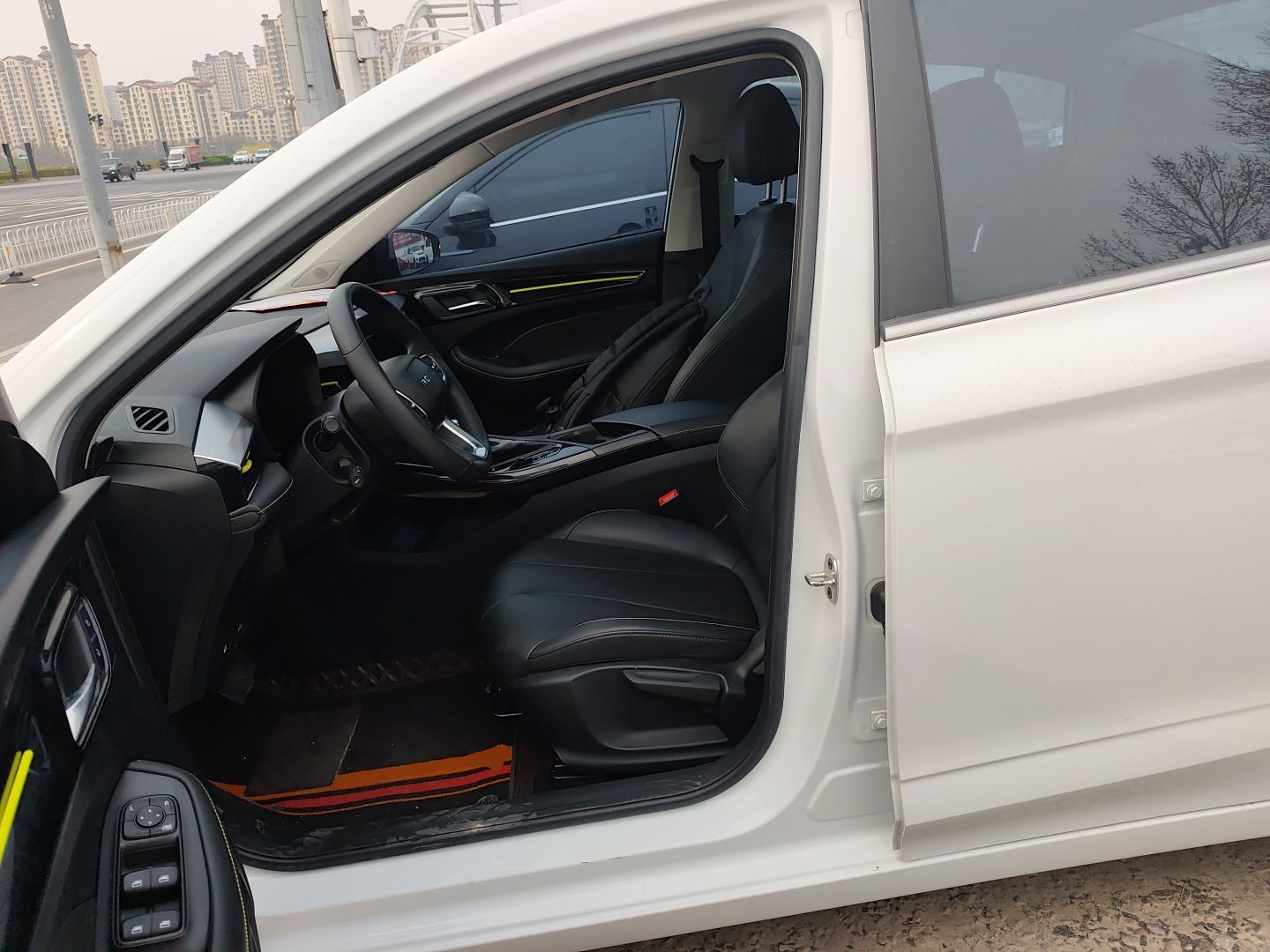 المقاعد الأمامية داخل السيارة