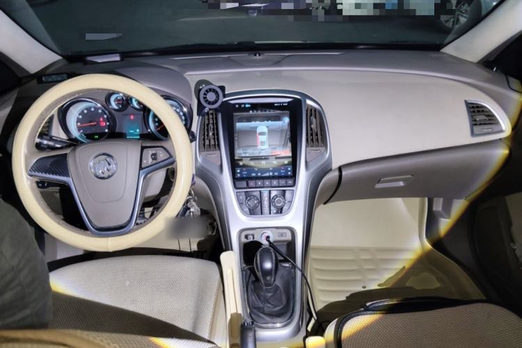 Used Buick GT 2013 GT 1.6L Manual Entry-Level Model Center Console