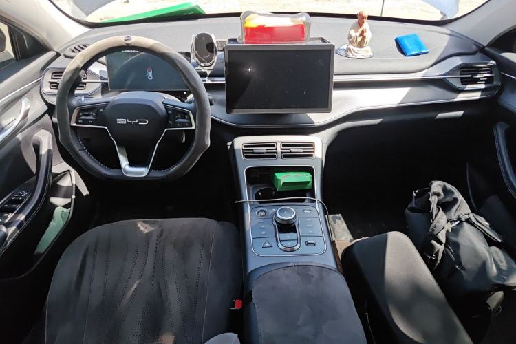 Used BYD Destroyer 05 2024 HONOR Edition DM-i 55KM Luxury Model Center Console