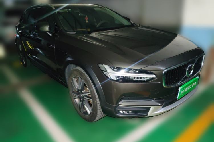 Used Volvo V90 2020 Facelifted Cross Country T5 AWD Zhiyuan Edition Front Right 45 Deg