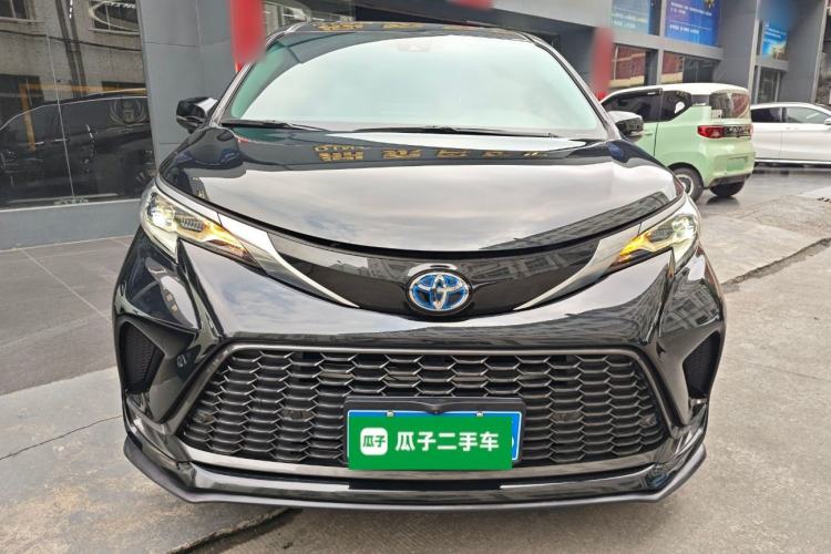 Used Toyota Granvia 2023 2.5L Hybrid Luxury Edition