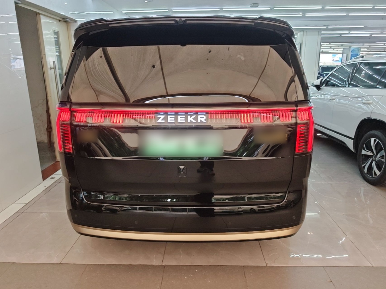 Zeekr 009 2024 GAC Trumpchi Heritage Edition — снимка 5