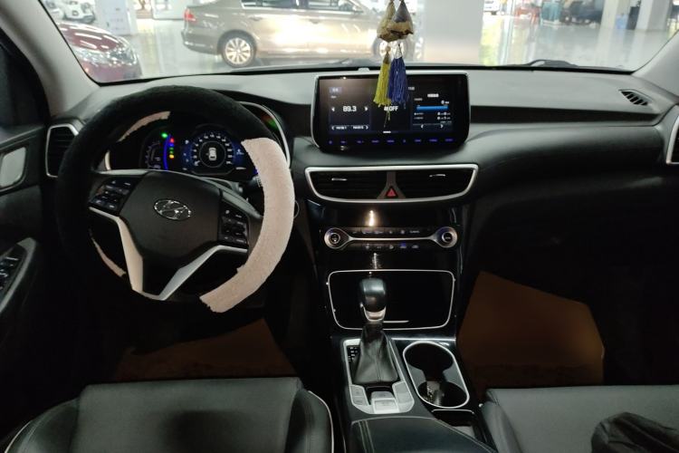 Used Hyundai Tucson 2020 280TGDi Two-Wheel-Drive GLS Fashion Edition China VI Standard Center Console