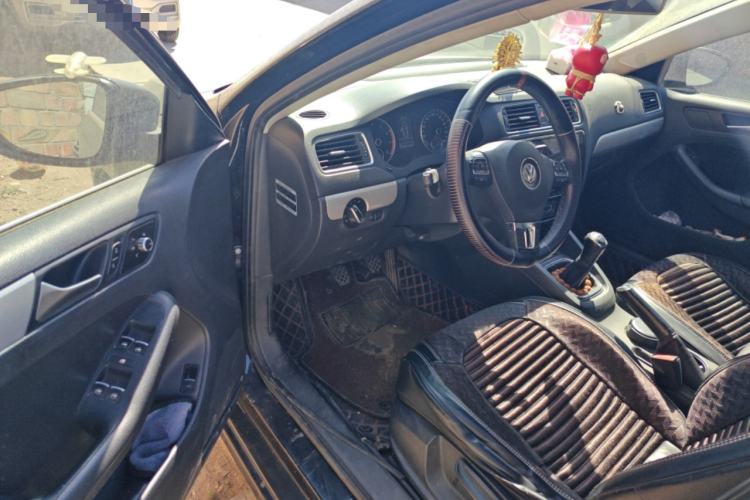 Used Volkswagen Sagitar 2012 1.4TSI Manual Luxury Model Driver Seat