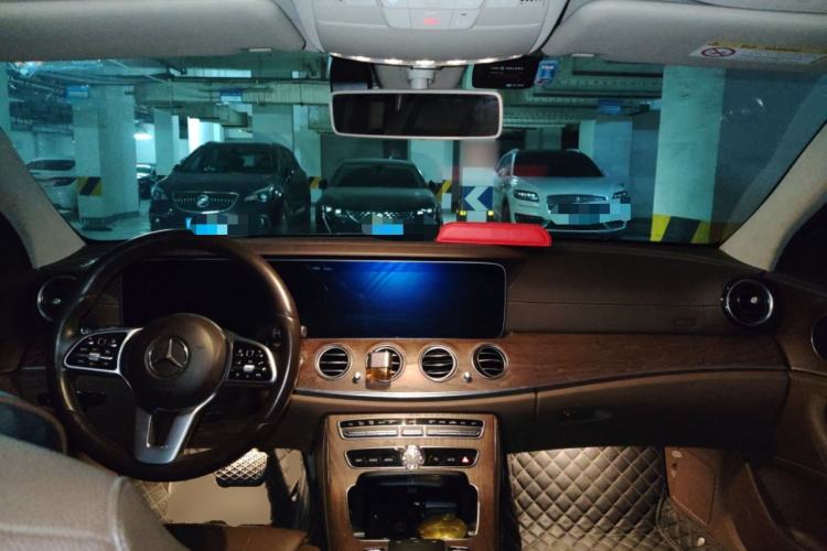 Used Mercedes-Benz E-Class 2019 E 260 L Center Console