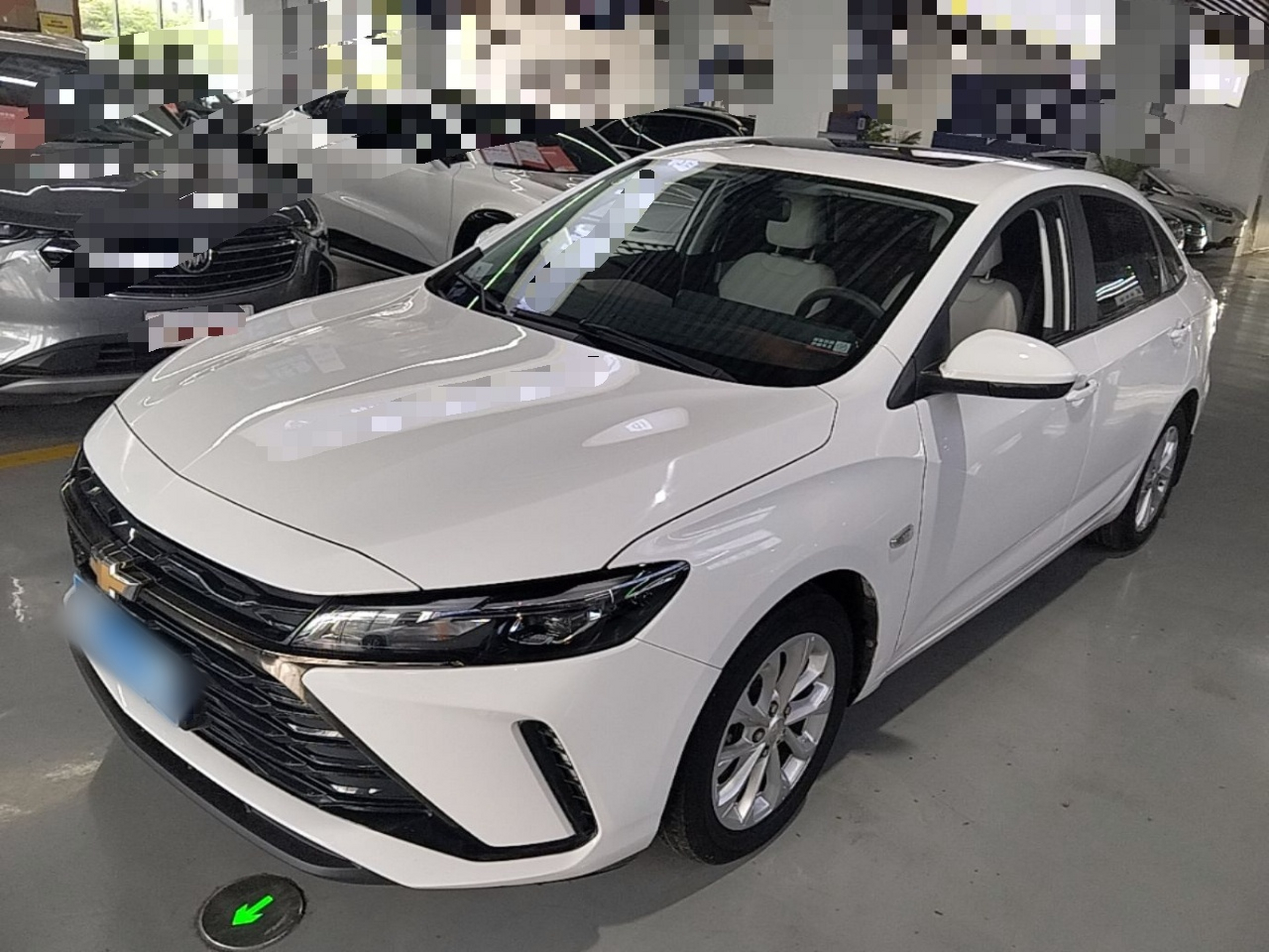 Под передней частью автомобиля