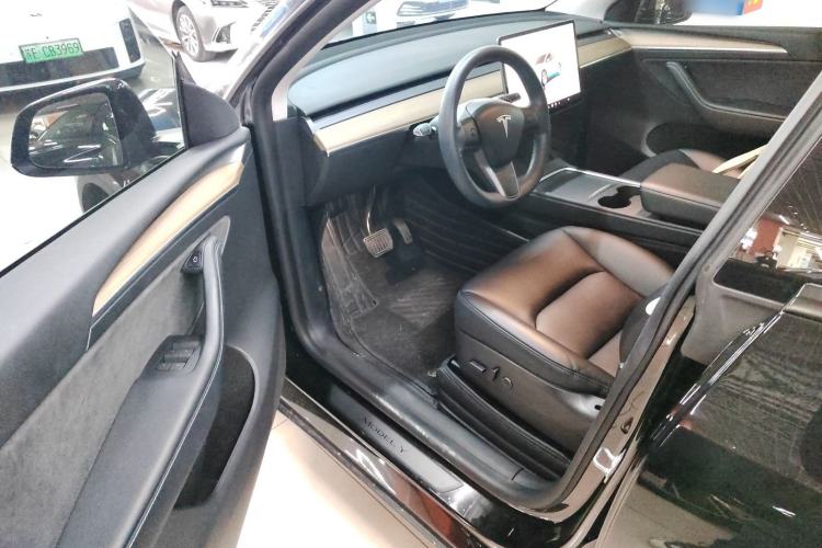 Used Tesla Model Y 2022 Rear-Wheel-Drive Version
