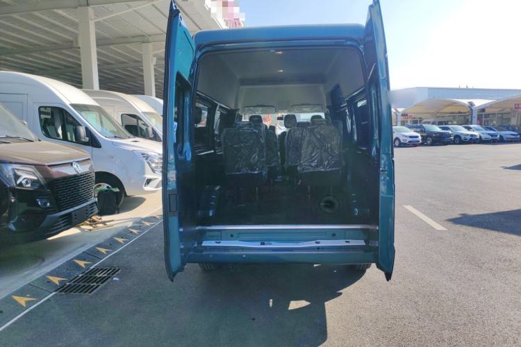 Used JMC Fushun 2025 2.0T 8AT Diesel Mid-Roof Mid-Height Commercial Multi-Purpose 7-Seater Passenger Vehicle