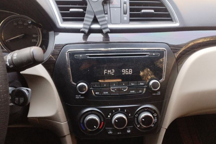 Used Suzuki Alivio 2015 1.6L Automatic Comfort Model Audio And AC Panel