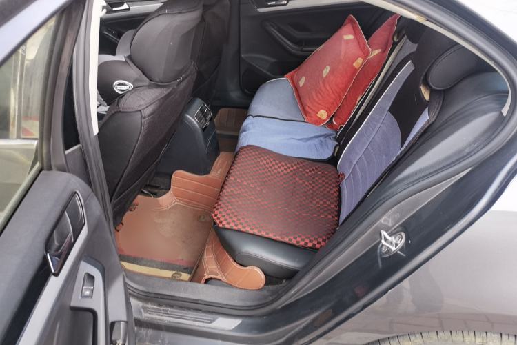 Used Volkswagen Sagitar 2015 1.6L Manual Comfort Model
