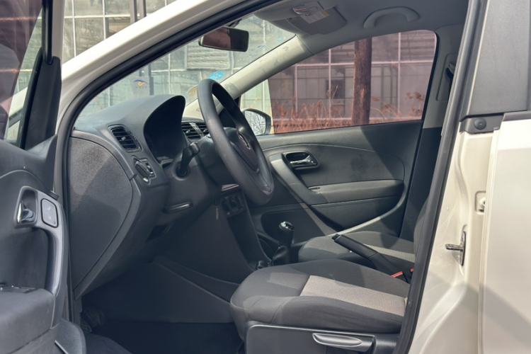 Used Volkswagen Polo 2016 1.4L Manual Fashion Model