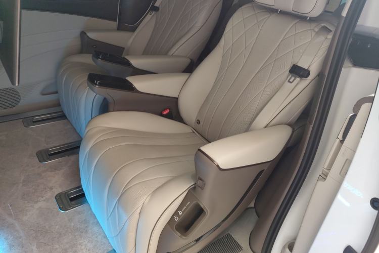 Used Denza D9 2022 DM-i 970 Four-Wheel Drive Flagship Model
