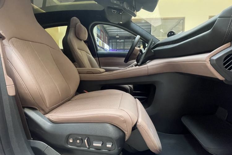 Used Nio EC6 2024 75 kWh Interior 9