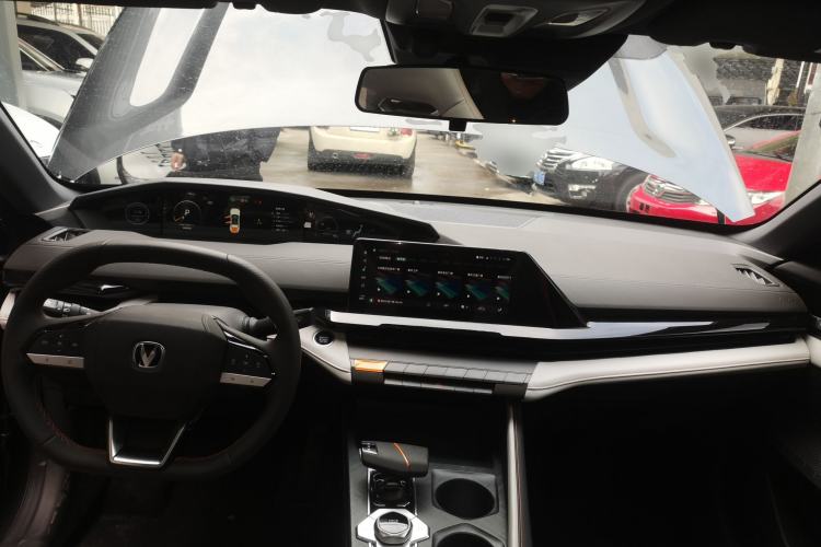 Used Changan UNI-V iDD 2024 Blue Whale Smart Electric iDD 136km ZhiKu Model