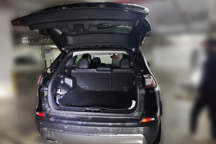 Used Jeep Cherokee 2019 2.0T Four-Wheel Drive Explorer Edition China VI Emission Standard Trunk