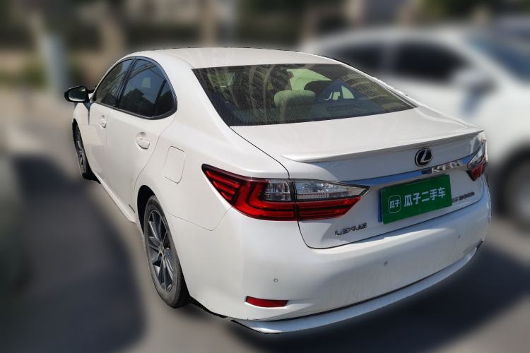 Used Lexus ES 2015 300h Comfort Edition

