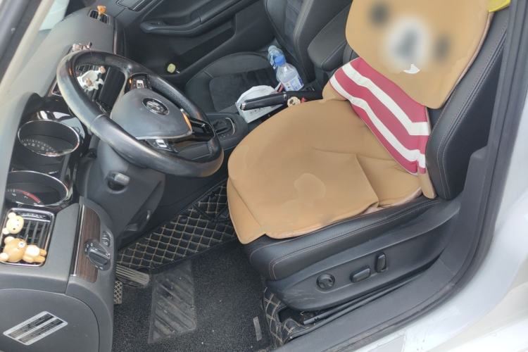 Used Volkswagen Sagitar 2015 230TSI Automatic Luxury Model Left Front Seat