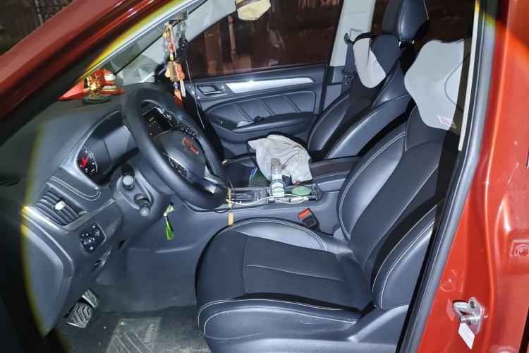 Used Roewe RX5 2016 20T Two-Wheel Drive Automatic Internet Smart Edition
