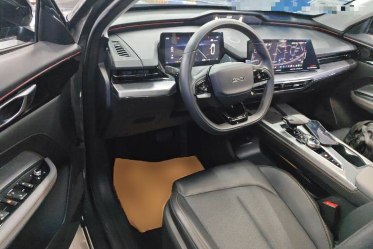 Used CHANGAN OSHAN Z6 2023 Blue Whale 1.5T DCT Smart Edition Center Console