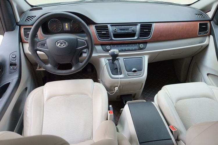 Used SAIC MAXUS G10 2016 2.0T Automatic Fashion Edition Center Console