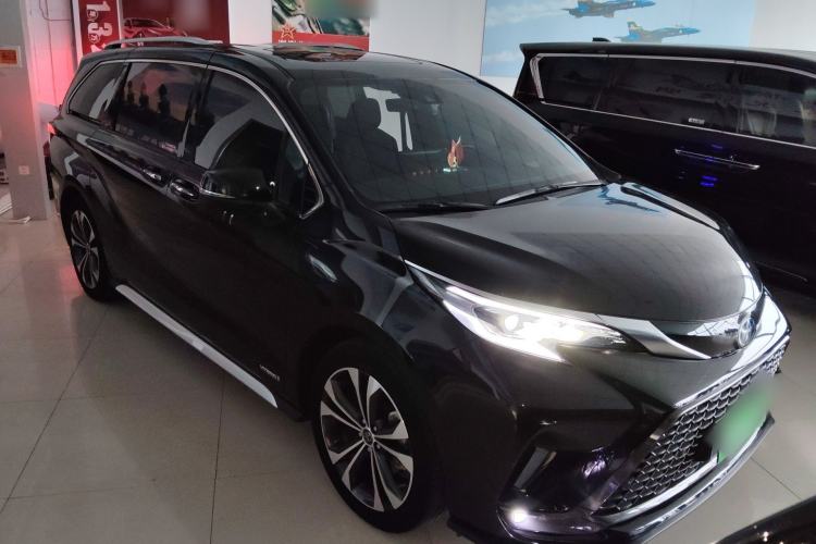 Used Toyota Granvia 2023 2.5L Hybrid Flagship VIP Edition Front Right 45 Deg